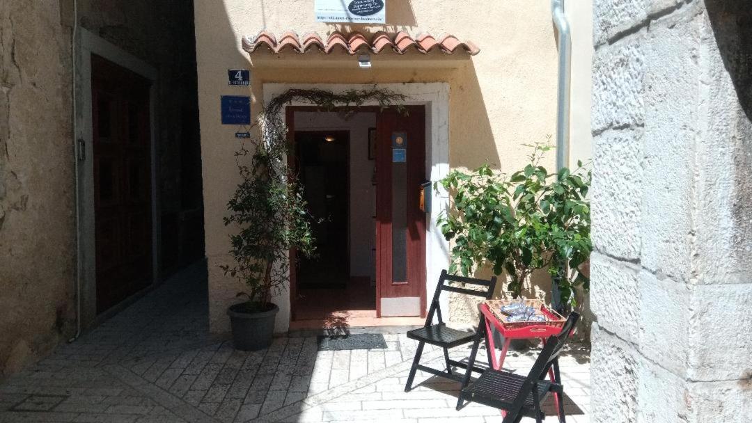 Old Town Charmer Apartment *